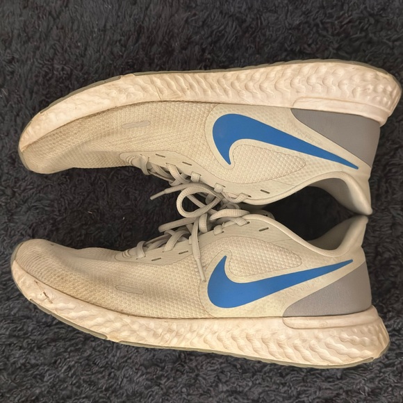 Nike White Athletic Shoes Low-Top Lace-Up - Picture 3 of 3